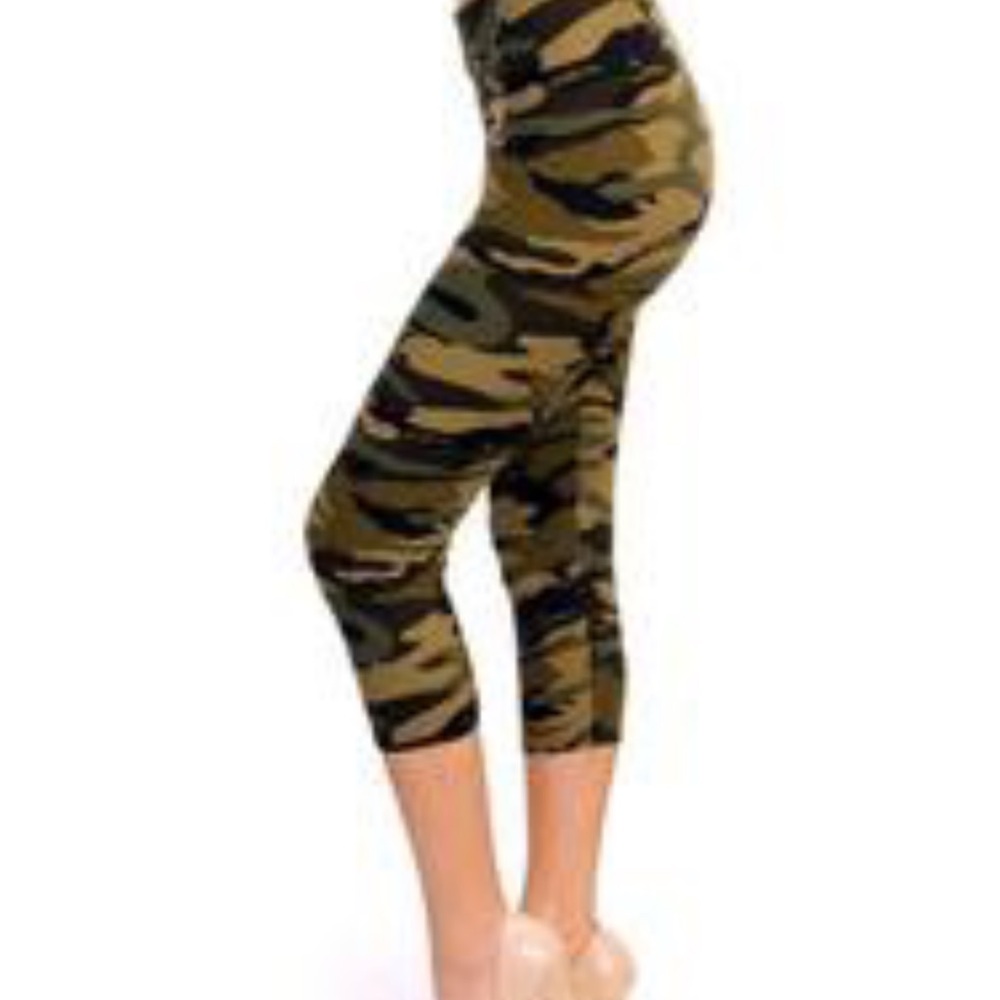 NWT! Women's Camouflage Soft Comfy Stretchy Capri Leggings